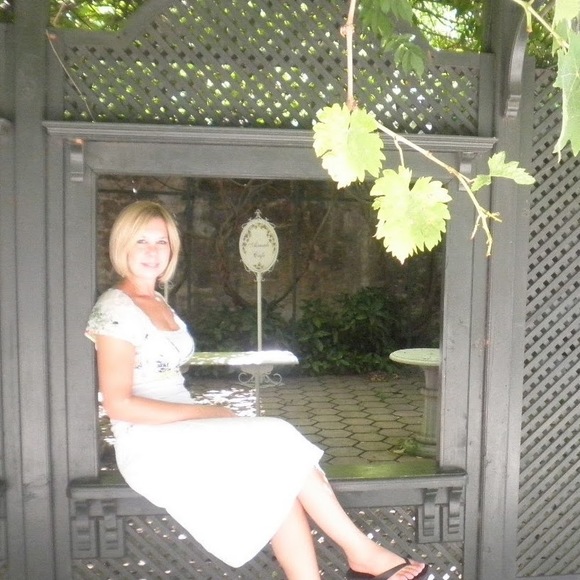 Meet your Posher, Elizabeth - Picture 1 of 1